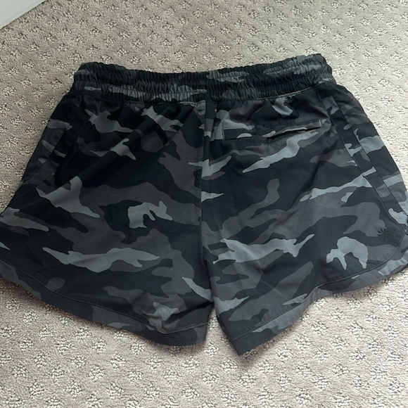 camouflage shorts from athleta girl, size 16. - Picture 4 of 5